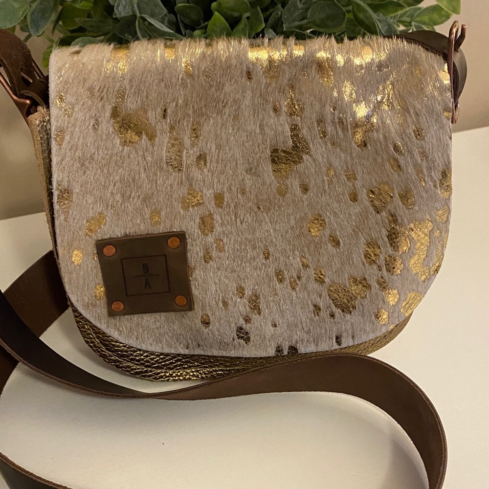Elegant Gold and Brown Crossbody Bag - Picture 7 of 8